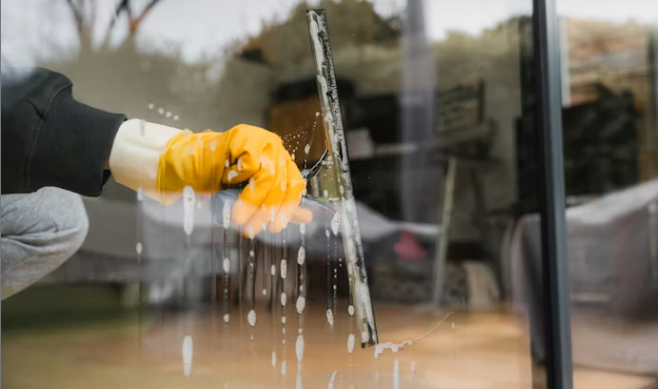 Professional window cleaner cleaning a home window in Bendigo